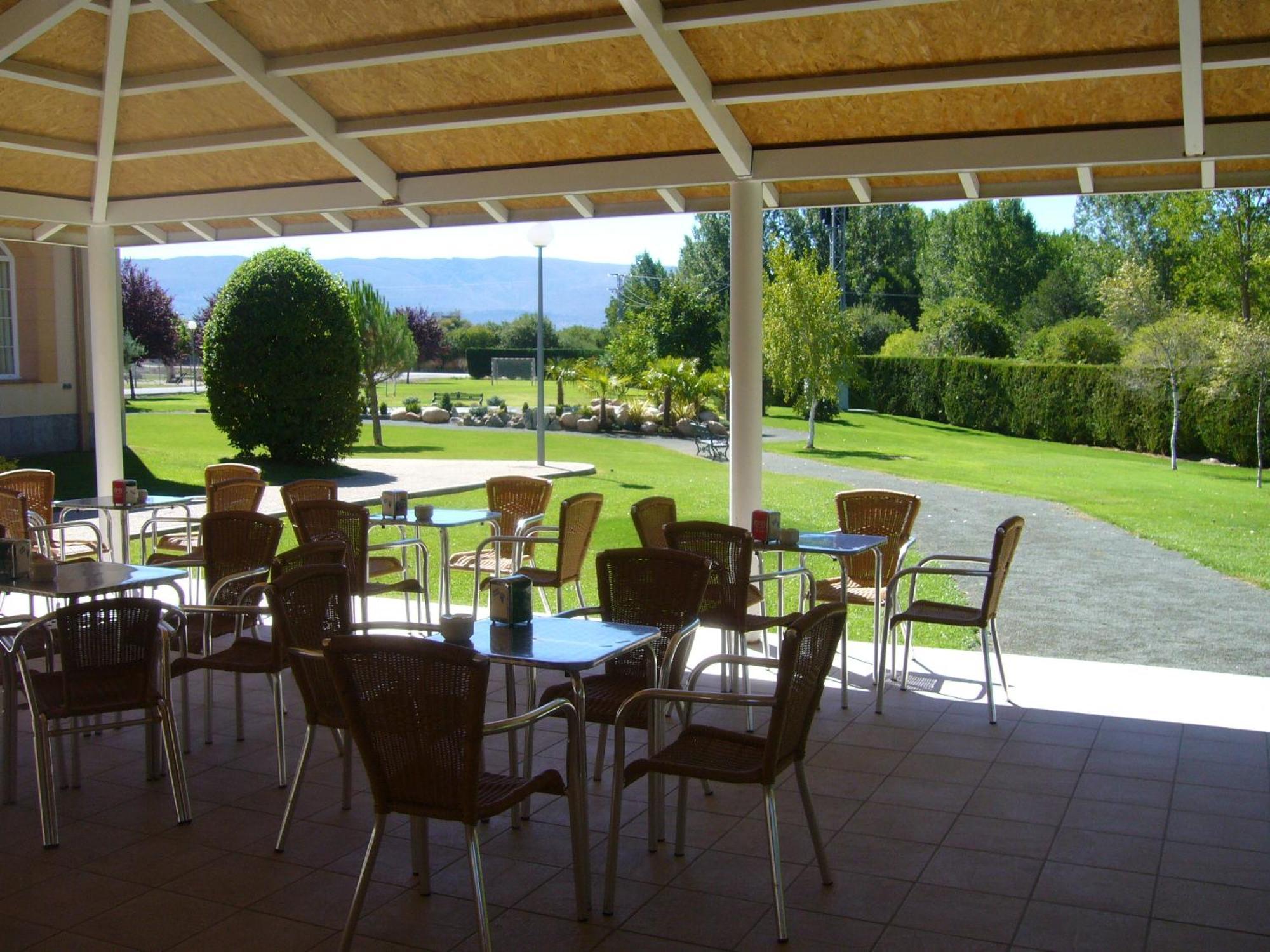 Hotel Restaurante La Alhama Medina de Pomar Exterior foto